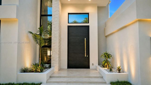 16022 NW 83rd Ct, Miami Lakes, FL 33016