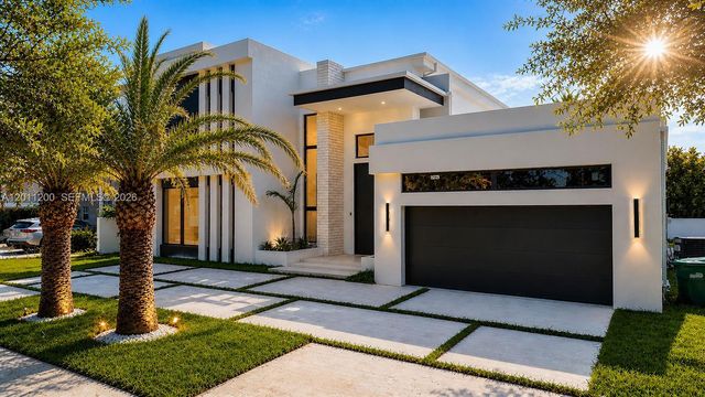 16022 NW 83rd Ct, Miami Lakes, FL 33016