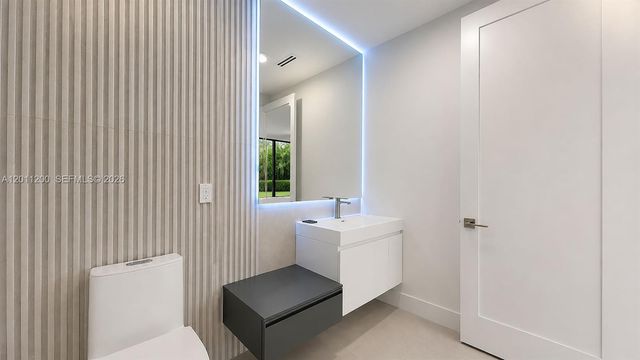 16022 NW 83rd Ct, Miami Lakes, FL 33016