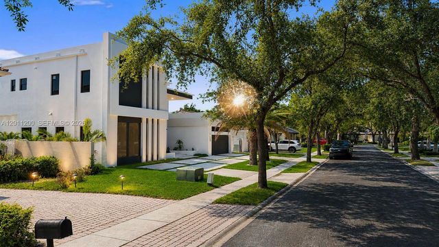 16022 NW 83rd Ct, Miami Lakes, FL 33016
