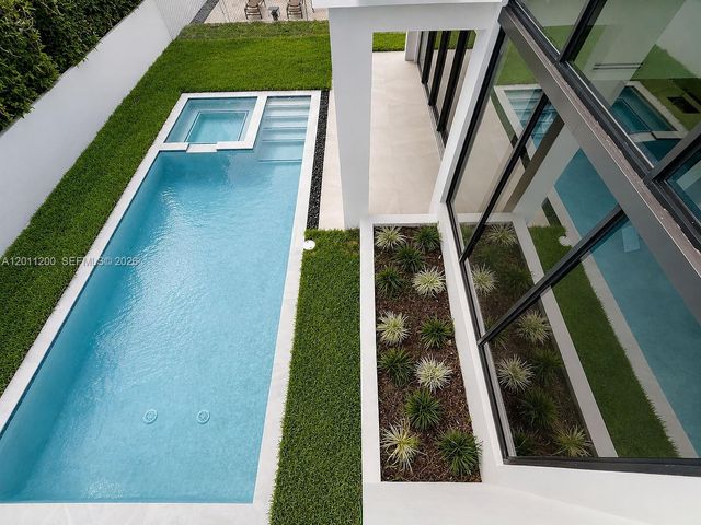 16022 NW 83rd Ct, Miami Lakes, FL 33016