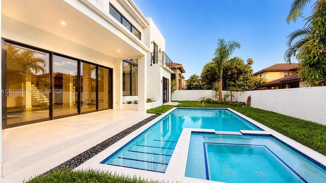 16022 NW 83rd Ct, Miami Lakes, FL 33016
