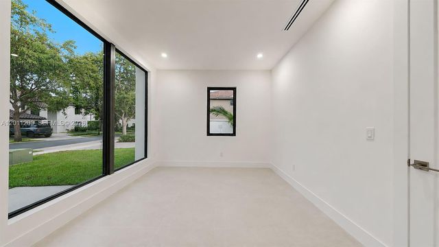 16022 NW 83rd Ct, Miami Lakes, FL 33016