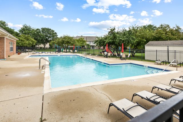 2920 OAK Court, Schaumburg, IL 60193