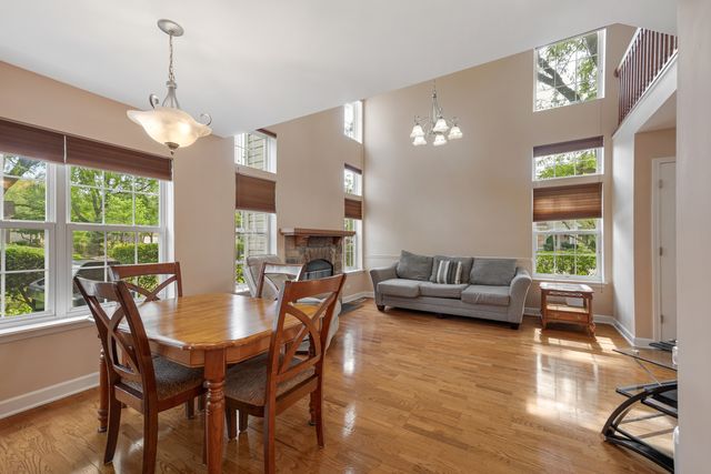 2920 OAK Court, Schaumburg, IL 60193