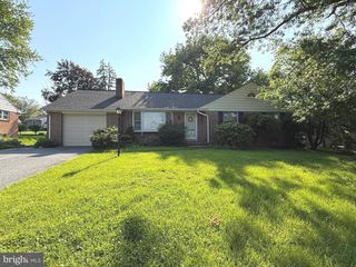 92 GLENDALE DR, Lancaster, PA 17602