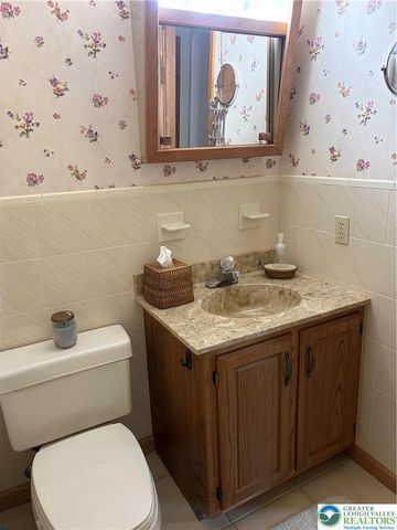 6 Aspen Court, Forks Twp, PA 18040
