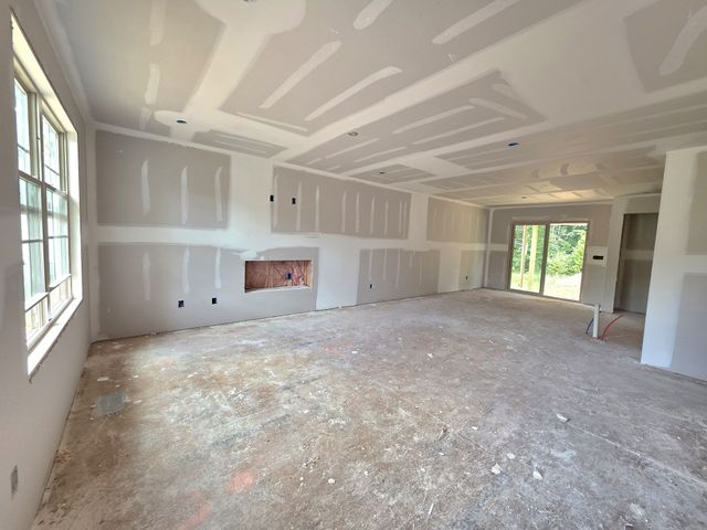 273 Wayne Hall Rd, Clarksville, TN 37040