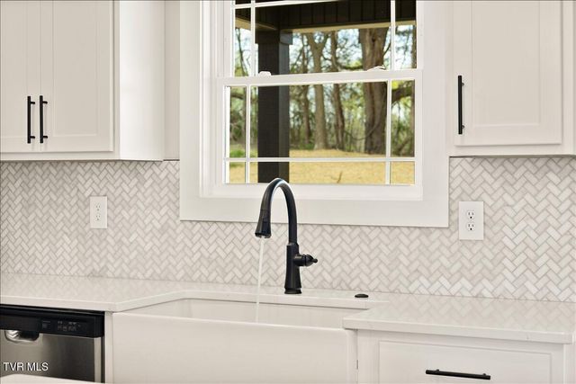 713 Twilight Falls, Jonesborough, TN 37659