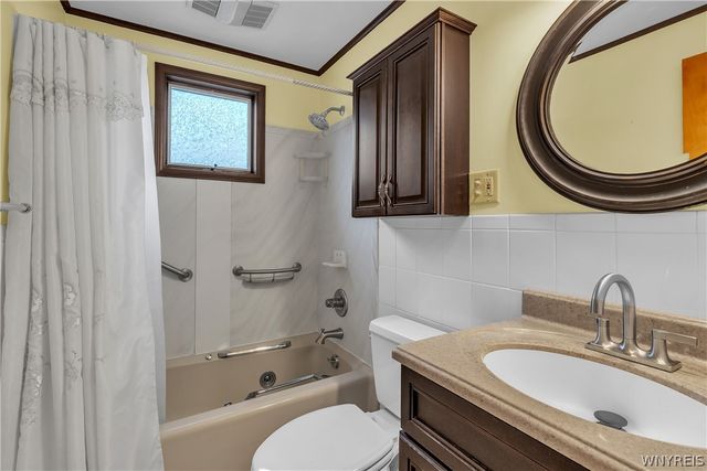 100 Greenfield Avenue, West Seneca, NY 14224