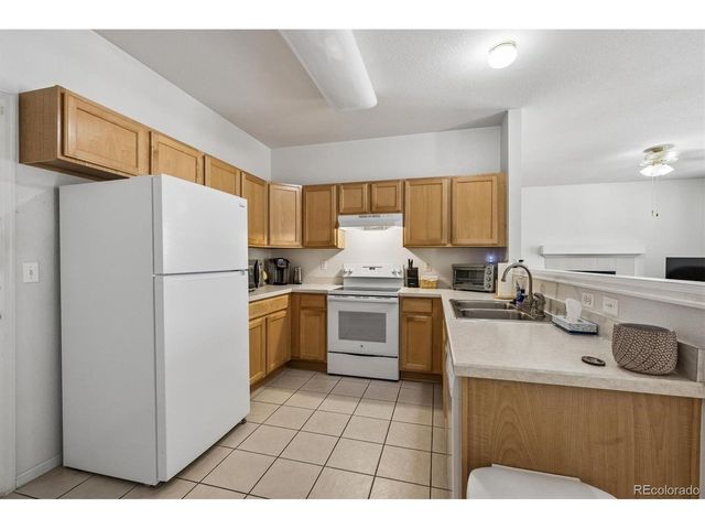 847 S Evanston Cir, Aurora, CO 80012
