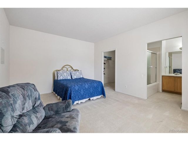 847 S Evanston Cir, Aurora, CO 80012