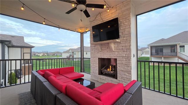 19429 W 201st Terrace, Spring Hill, KS 66083