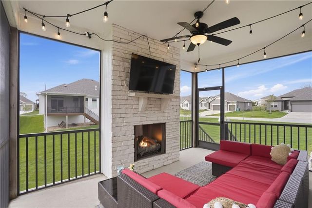 19429 W 201st Terrace, Spring Hill, KS 66083