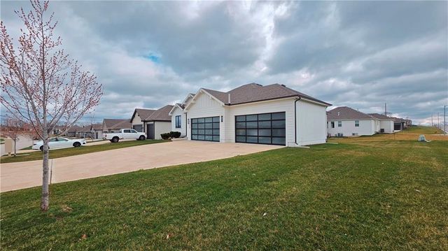 19429 W 201st Terrace, Spring Hill, KS 66083