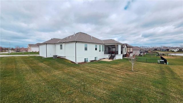 19429 W 201st Terrace, Spring Hill, KS 66083