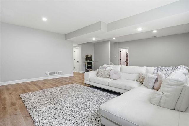 19429 W 201st Terrace, Spring Hill, KS 66083