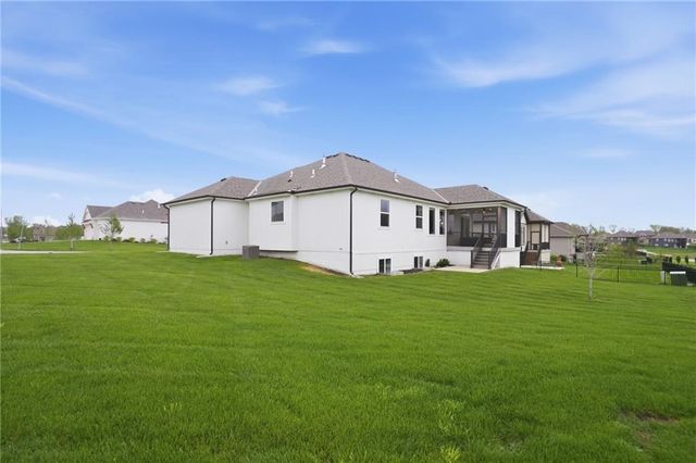 19429 W 201st Terrace, Spring Hill, KS 66083