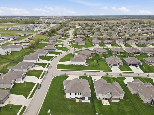 19429 W 201st Terrace, Spring Hill, KS 66083