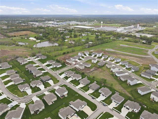 19429 W 201st Terrace, Spring Hill, KS 66083