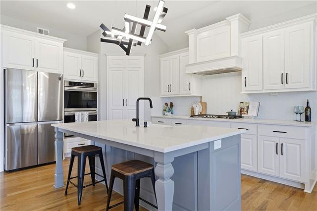 19429 W 201st Terrace, Spring Hill, KS 66083