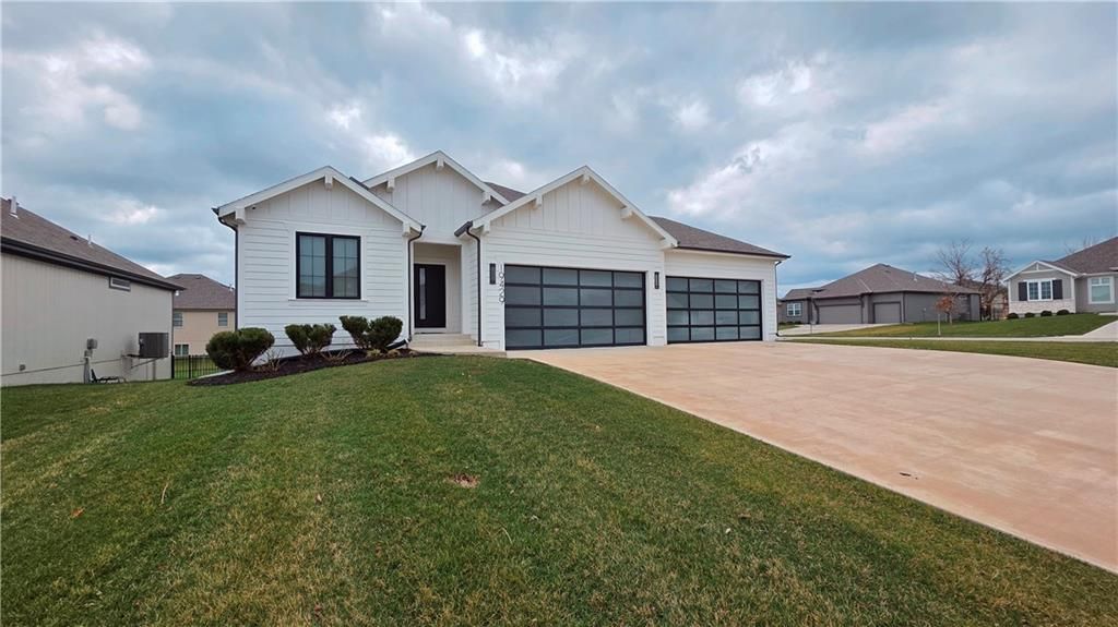 19429 W 201st Terrace, Spring Hill, KS 66083