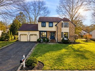 107 Van Dyke Ct, Hillsborough Twp., NJ 08844