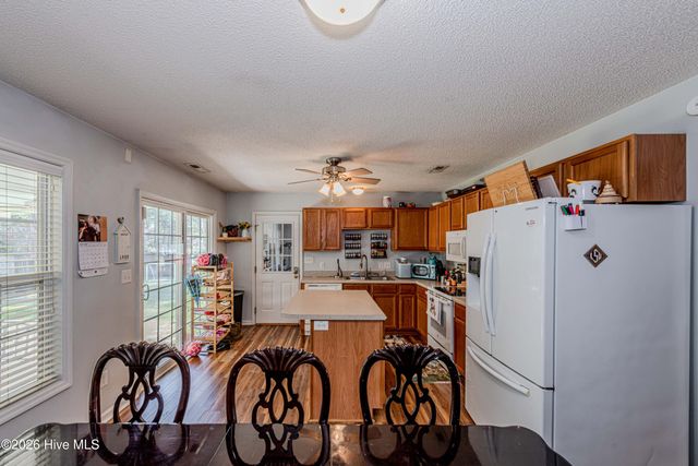 101 Barrington Court, Maple Hill, NC 28454