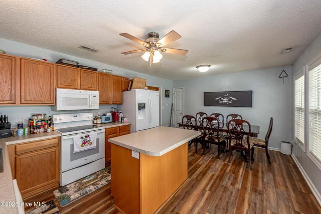 101 Barrington Court, Maple Hill, NC 28454