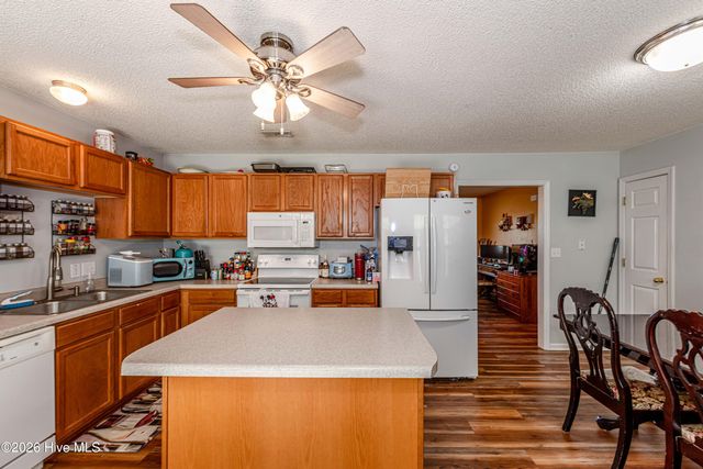 101 Barrington Court, Maple Hill, NC 28454