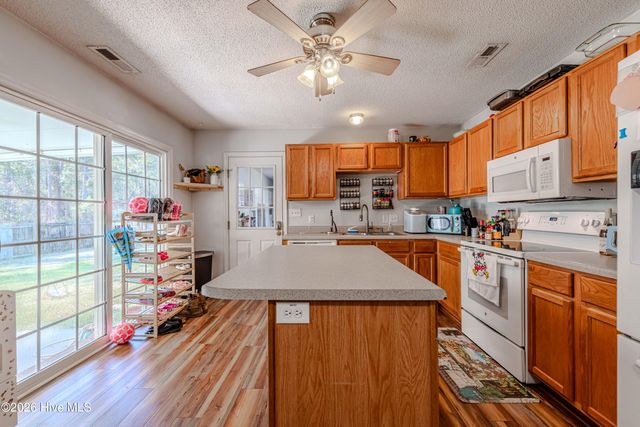 101 Barrington Court, Maple Hill, NC 28454