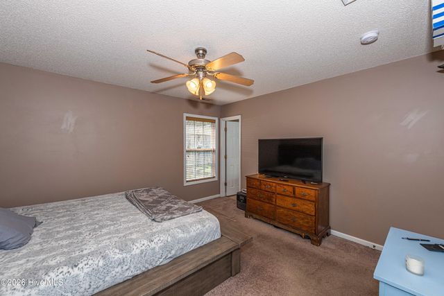 101 Barrington Court, Maple Hill, NC 28454