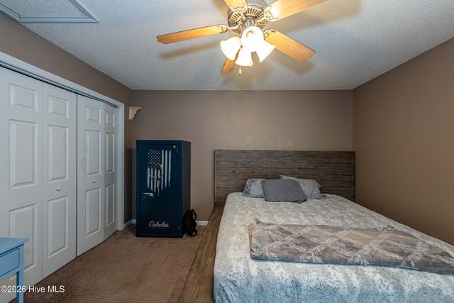 101 Barrington Court, Maple Hill, NC 28454