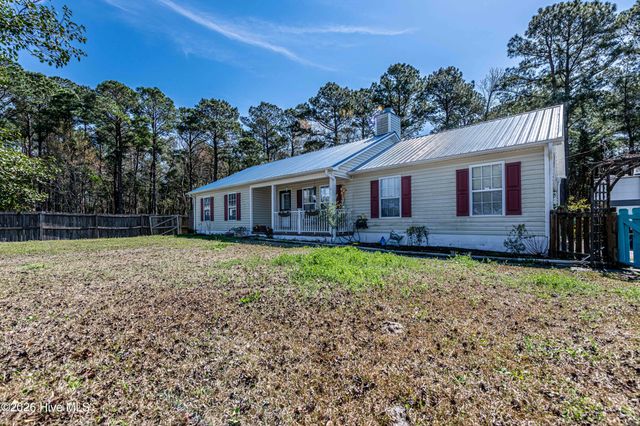 101 Barrington Court, Maple Hill, NC 28454