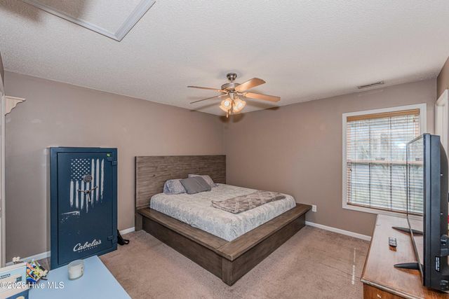 101 Barrington Court, Maple Hill, NC 28454