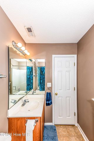 101 Barrington Court, Maple Hill, NC 28454