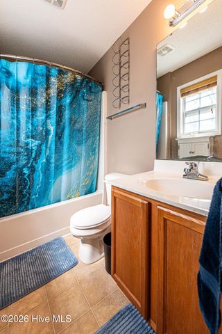 101 Barrington Court, Maple Hill, NC 28454