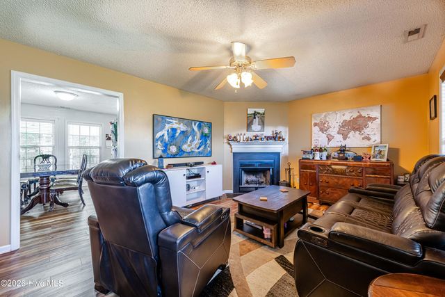 101 Barrington Court, Maple Hill, NC 28454