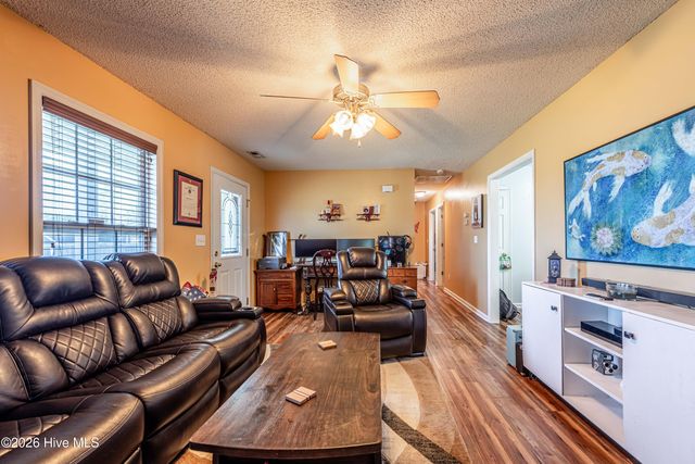 101 Barrington Court, Maple Hill, NC 28454