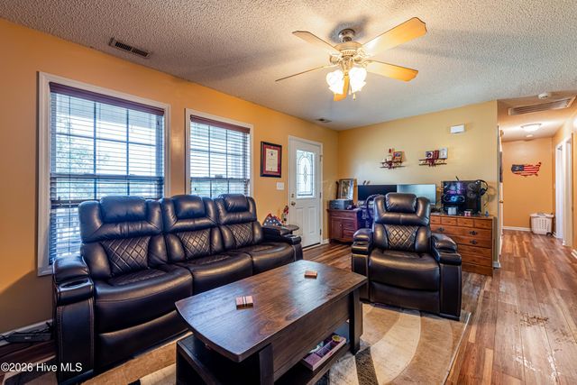 101 Barrington Court, Maple Hill, NC 28454