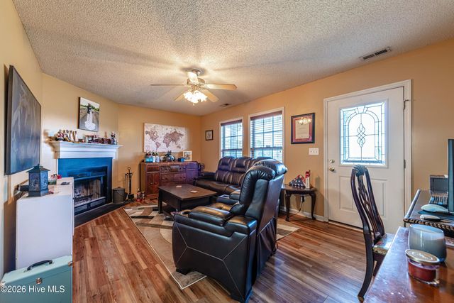 101 Barrington Court, Maple Hill, NC 28454