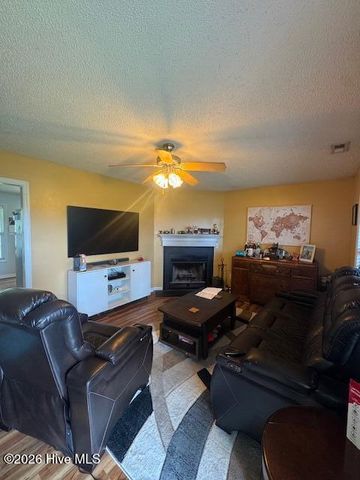 101 Barrington Court, Maple Hill, NC 28454