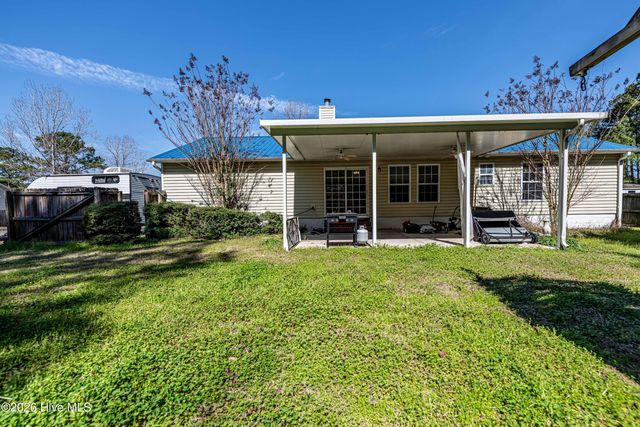 101 Barrington Court, Maple Hill, NC 28454