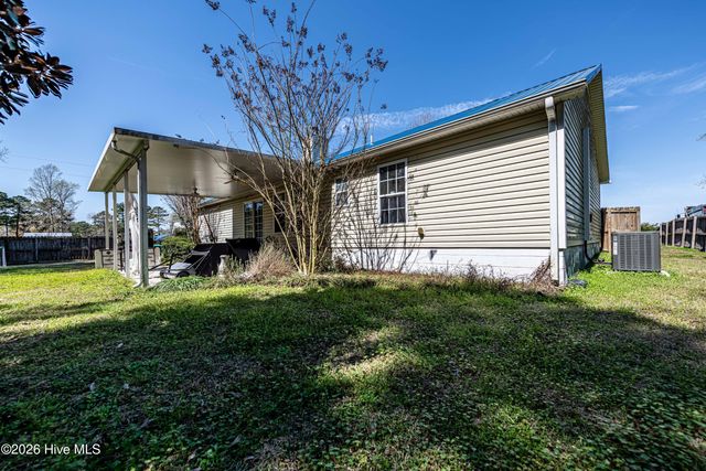 101 Barrington Court, Maple Hill, NC 28454