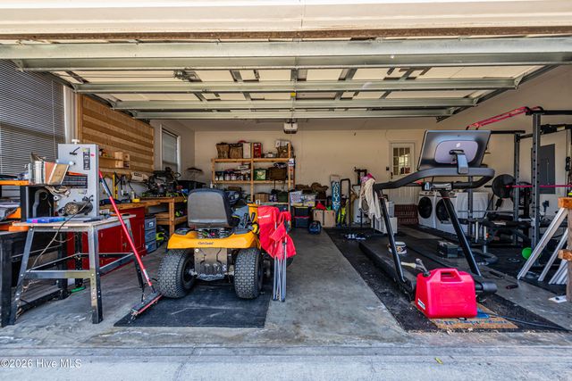 101 Barrington Court, Maple Hill, NC 28454