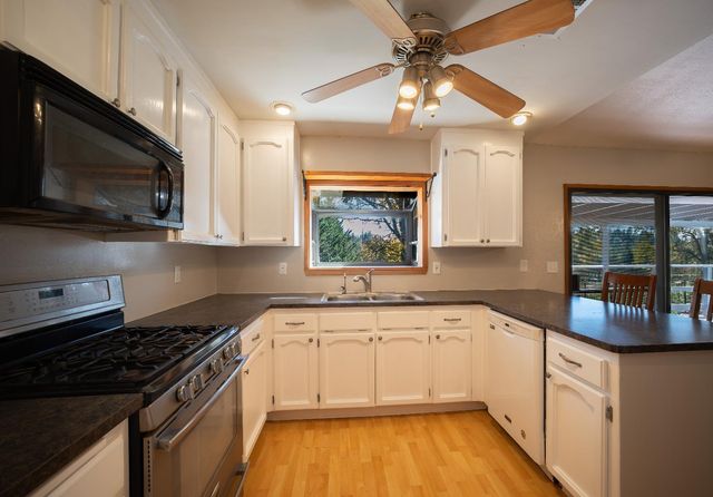 33 Stanley Rd, West Point, CA 95255