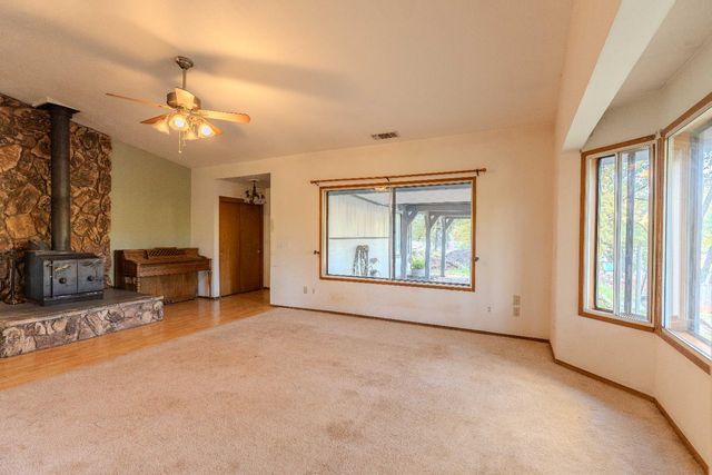 33 Stanley Rd, West Point, CA 95255