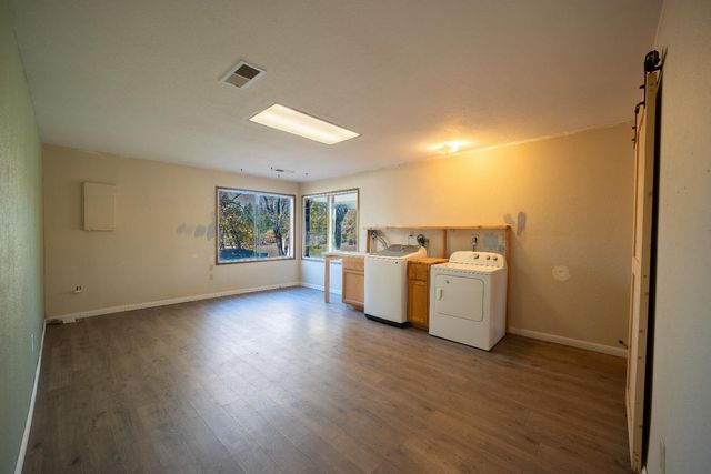 33 Stanley Rd, West Point, CA 95255
