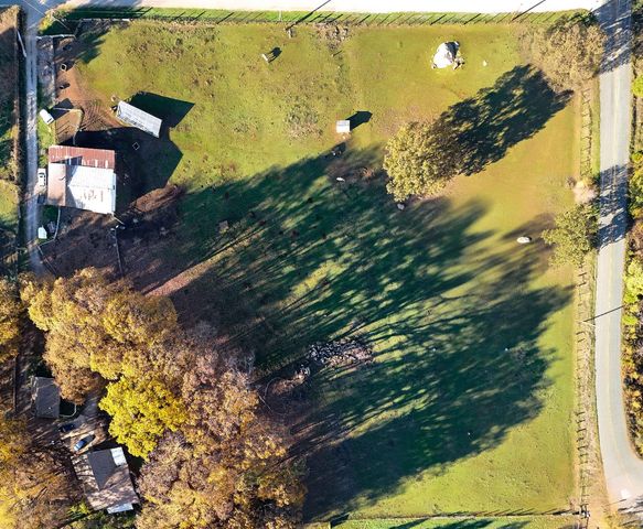 33 Stanley Rd, West Point, CA 95255