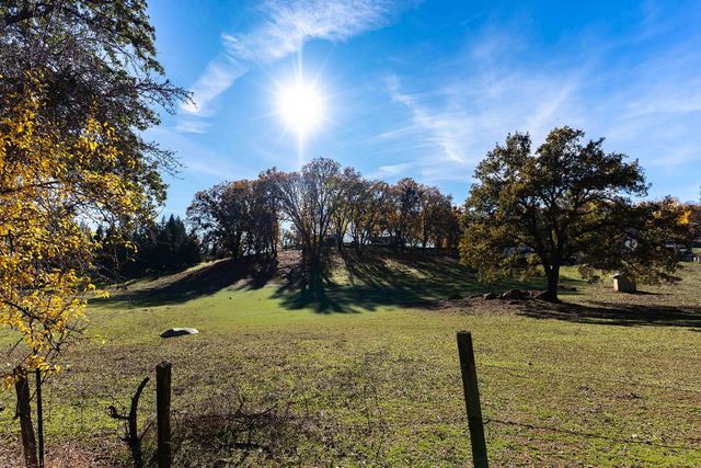 33 Stanley Rd, West Point, CA 95255